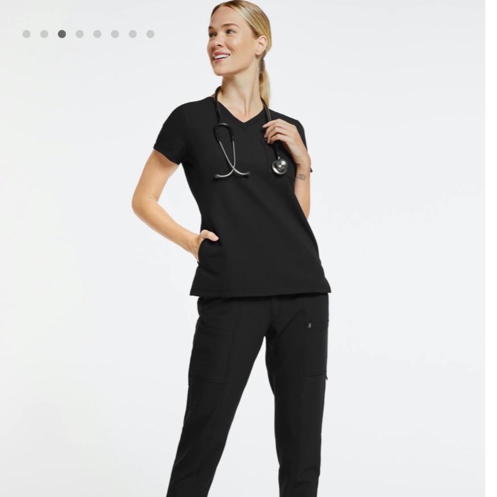 JAANUU 3 Pocket Scrub Top